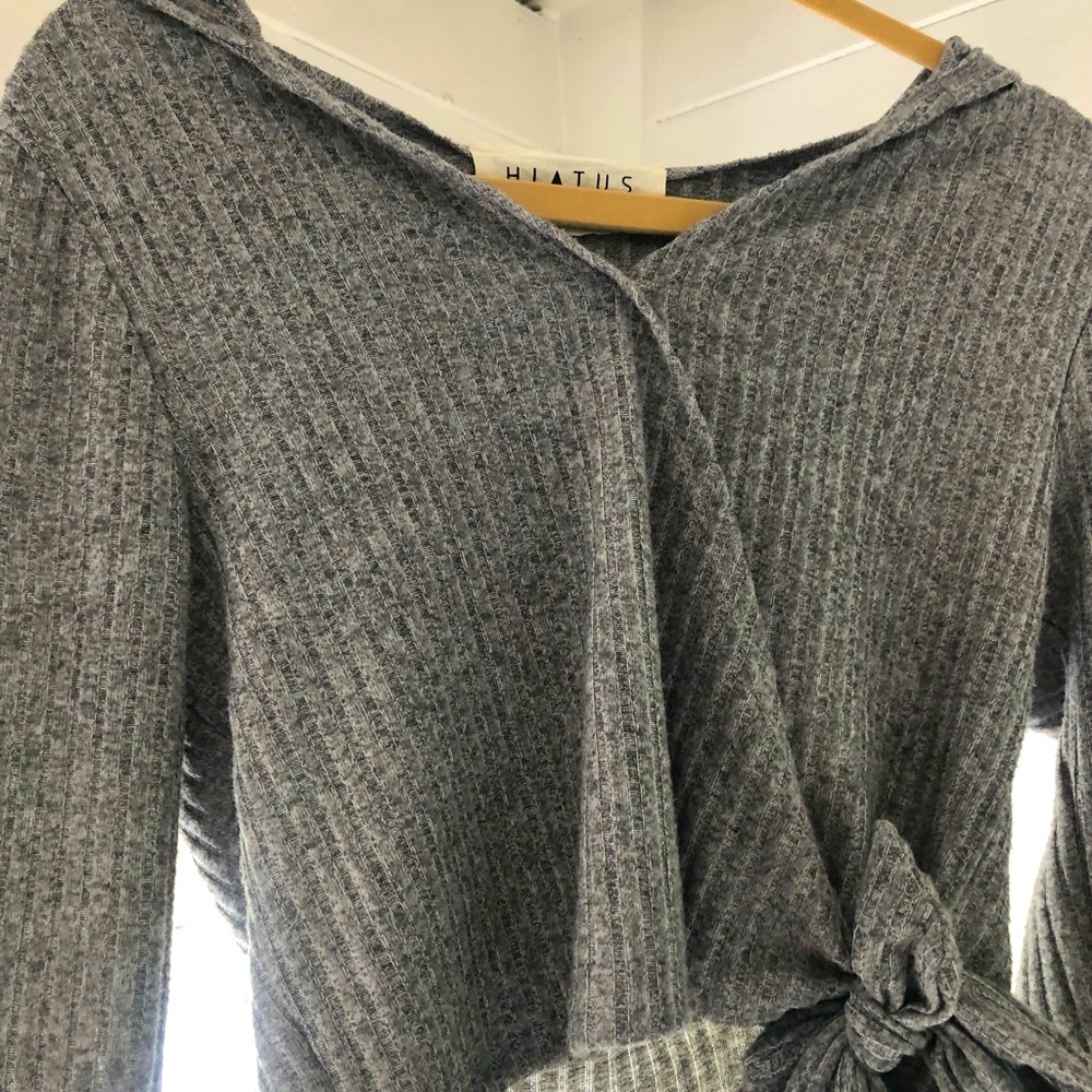 Gray XL Hiatus wrap sweater with tie & hood